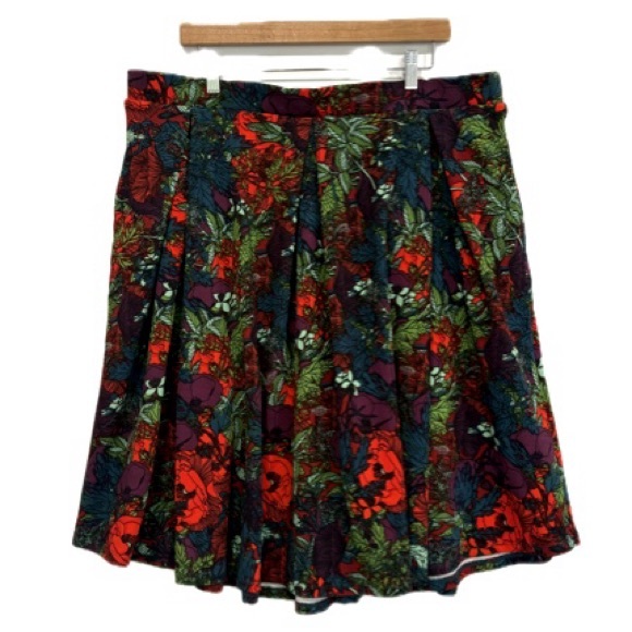 NWT Lularoe Madison Skirt Size 3XL Elastic Waist Dark Floral Print Pocket A-Line - Picture 2 of 10